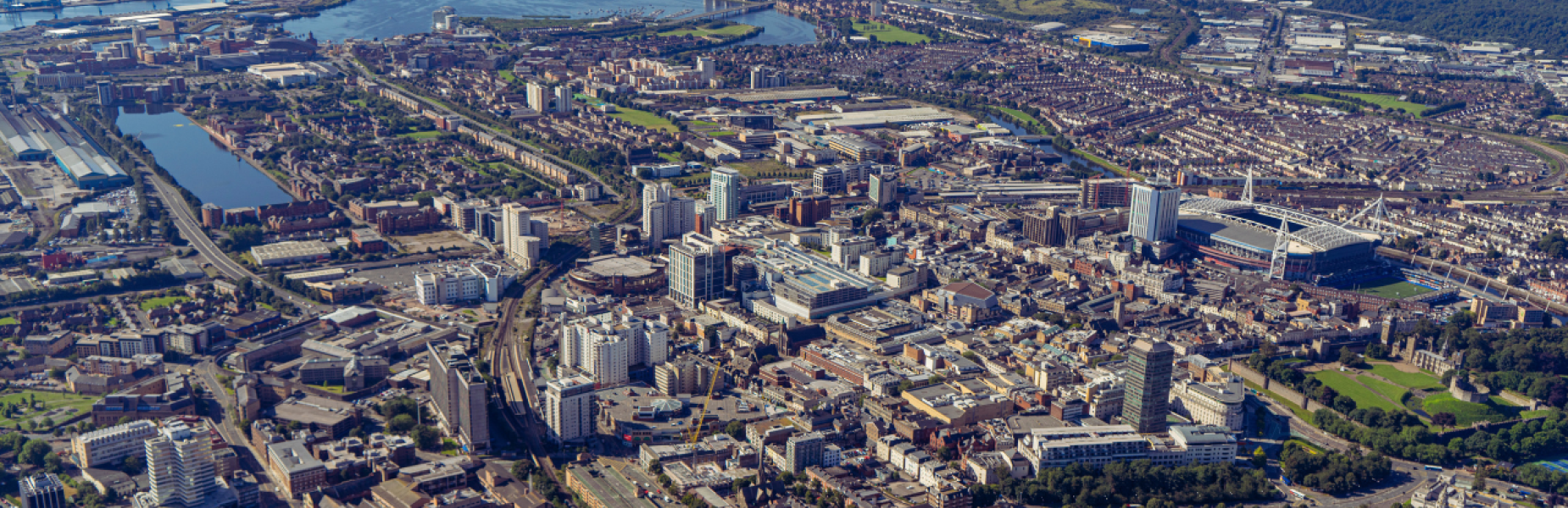 Caerdydd o'r awyr